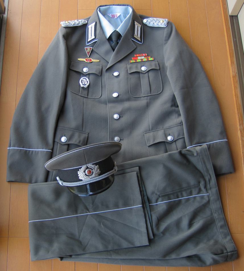 東ドイツ陸軍の歩兵少佐制服