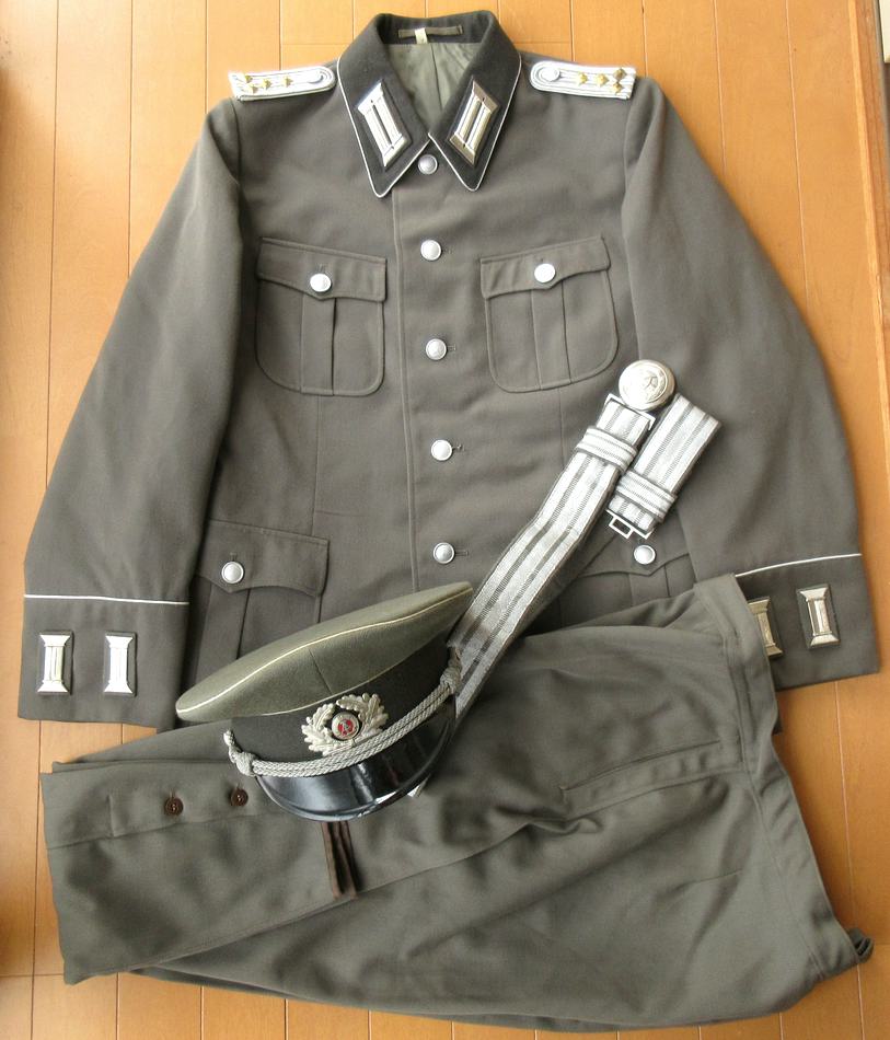 東ドイツ軍の制服や勲章の販売の大黒堂