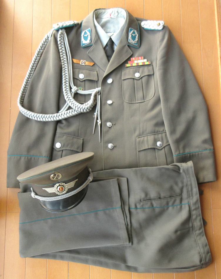 東ドイツ軍の制服や勲章の販売の大黒堂