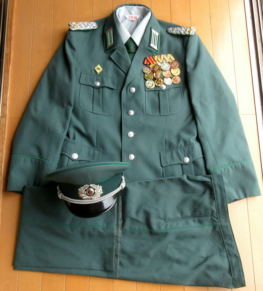 1890円 【83%OFF!】 東ドイツ ジェルジンスキー衛兵連隊 制服 上衣 m52-1