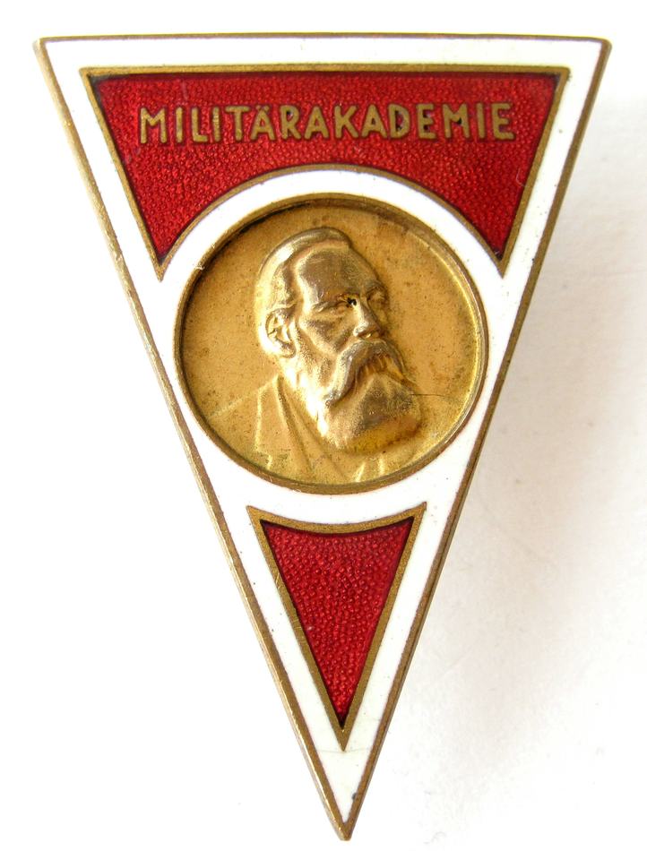 フリードリッヒ・エンゲルス軍大学卒業徽章 1962-75年型