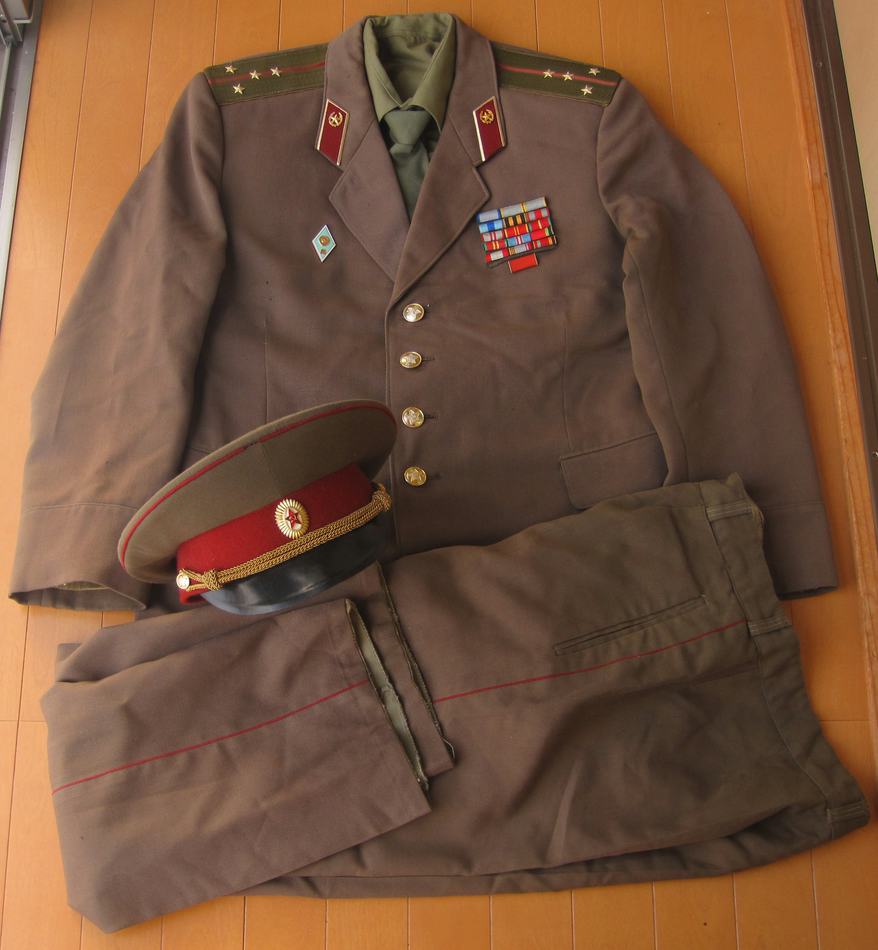 国内軍大尉制服